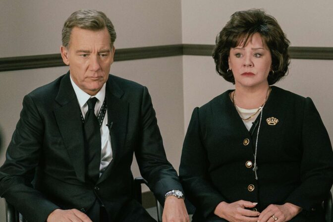 Clive Owen og Melissa McCarthy i «The Murder of JonBenet Ramsey»