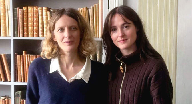 Mia Hansen-Løve og Renate Reinsve i Sverige for filminnspilling.