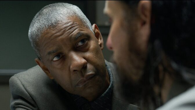 Denzel Washington stirrer ned på Jared Leto.