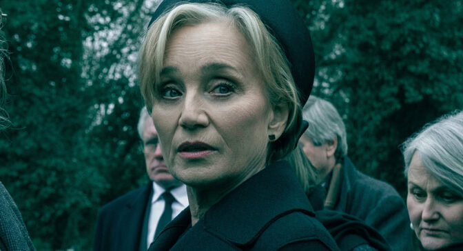 Kristin Scott Thomas spiller Diana Taverner i «Slow Horses».