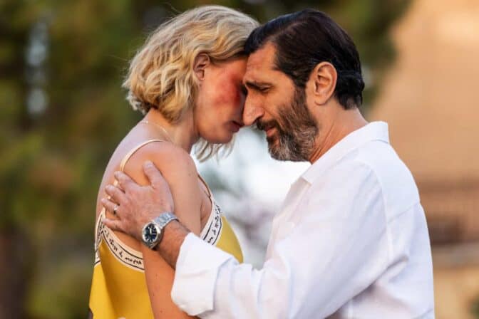 Fares Fares og Frida Gustavsson spiller et par som bytter hus med... helt feil folk.
